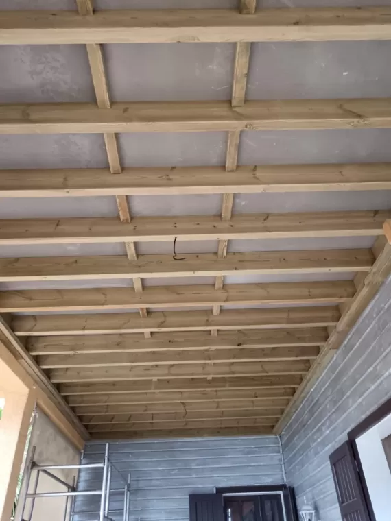 Réalisation d'un plafond terrasse d'une maison à Petite-Île, Le Tampon, GB Rénovation Toiture 974