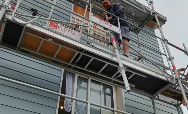 Rénovation extérieur - pose de bardage fibre ciment sur façade extérieure d'une maison à Petite Ile, Le Tampon, GB Rénovation Toiture 974
